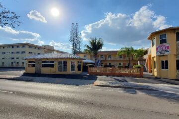 Tip 10 Restaurants near New Kent Motel in Hollywood