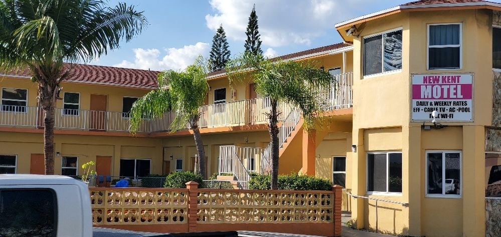 Tip 10 Restaurants near New Kent Motel in Hollywood