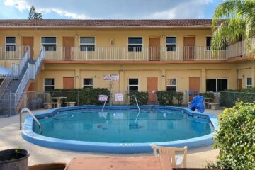 Couple friendly motel rooms Hollywood